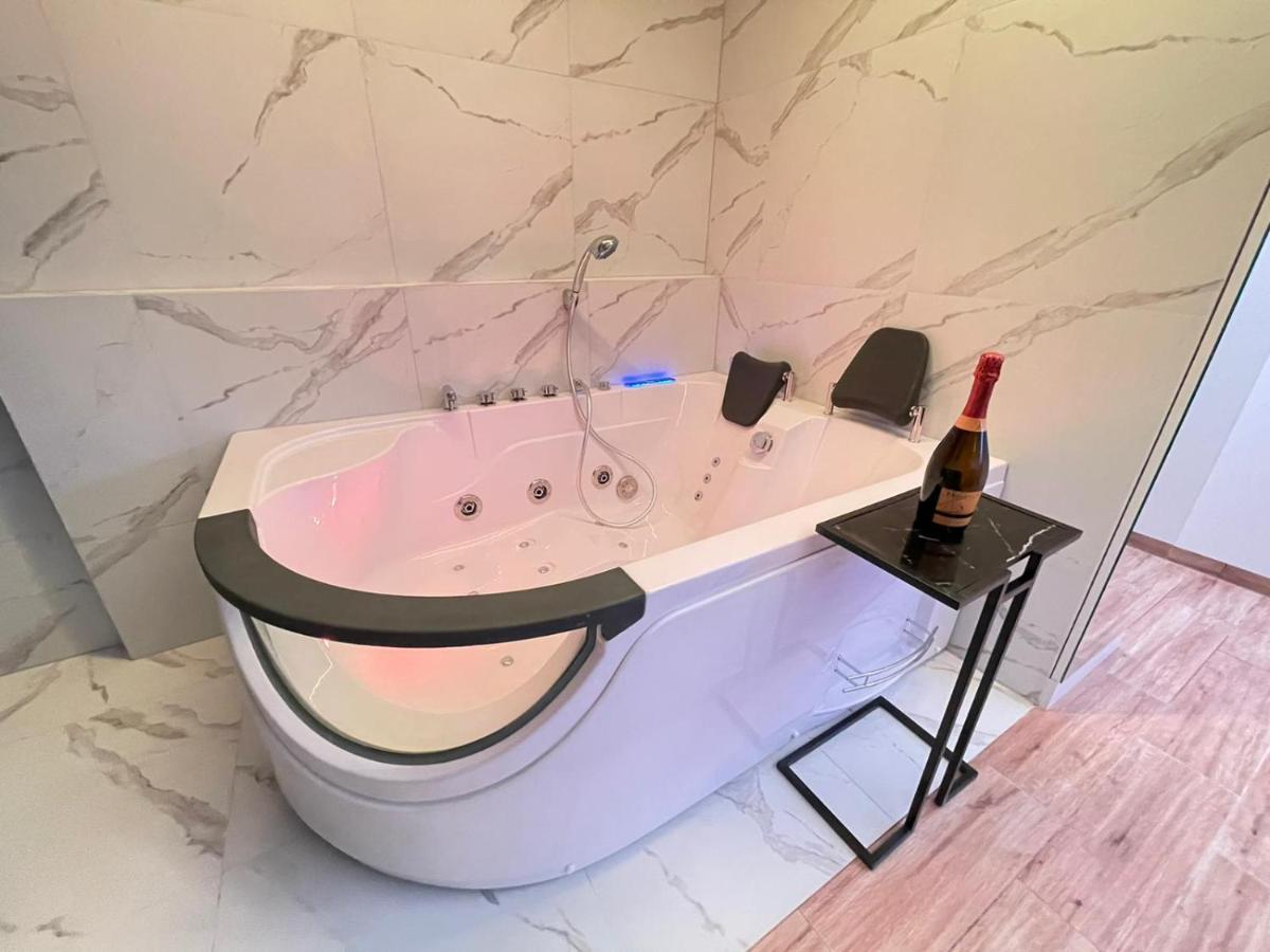 Yourapart Jacuzzi Przy Zamku Krolewskim Варшава Екстер'єр фото
